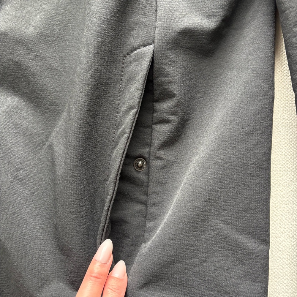 Banana Republic Men's Black Hooded Windbreaker - Picture 5 of 9